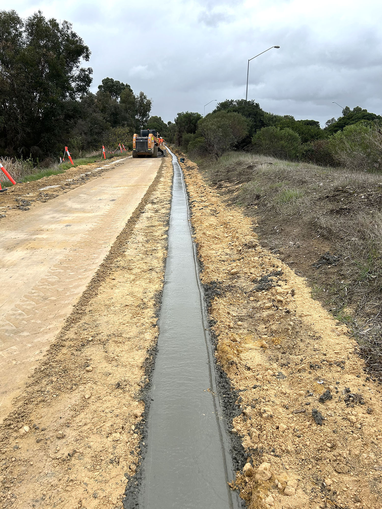 AT_I_NEWS_installing_concrete_edge_beam_north_Safety_Bay_Road