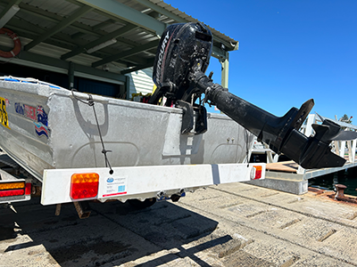 Offlights which remind the skipper to remove the light bar from the trailer or disconnect if the light bar is not removable.